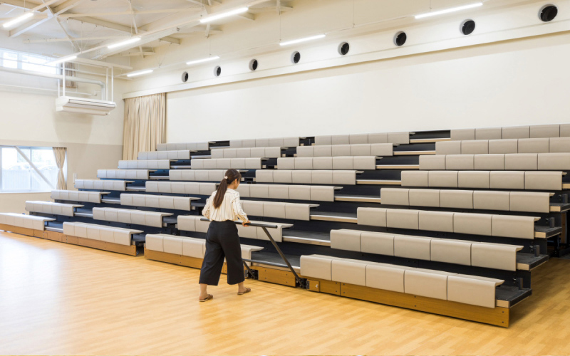 Retractable seating system